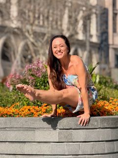 Kino MacGregor feet photo 10