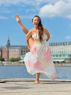 Kino MacGregor feet photo 9