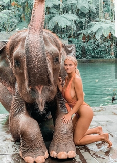 Kinsey Wolanski feet photo thumbnail