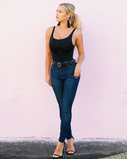 Kinsey Wolanski feet photo thumbnail