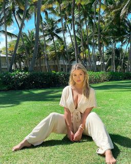 Kinsey Wolanski feet photo thumbnail