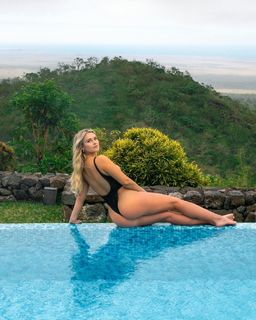 Kinsey Wolanski feet photo thumbnail