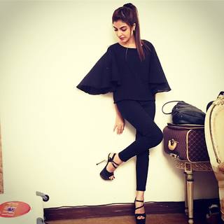 Kinza Hashmi feet photo thumbnail