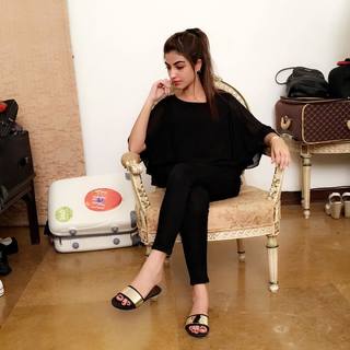 Kinza Hashmi feet photo thumbnail