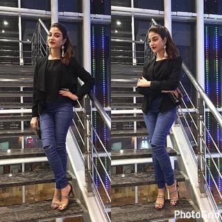 Kinza Hashmi feet photo thumbnail