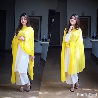 Kinza Hashmi feet photo thumbnail