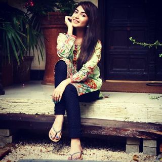 Kinza Hashmi feet photo thumbnail