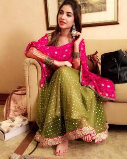 Kinza Hashmi feet photo thumbnail