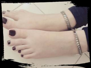 Kinza Hashmi feet photo thumbnail