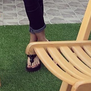 Kinza Hashmi feet photo thumbnail