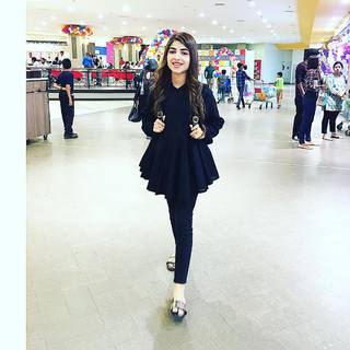 Kinza Hashmi feet photo thumbnail