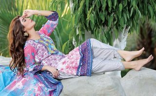 Kinza Hashmi feet photo thumbnail