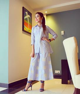 Kinza Hashmi feet photo thumbnail