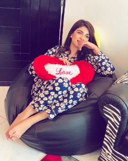 Kinza Hashmi feet photo thumbnail