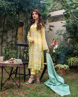 Kinza Hashmi feet photo thumbnail