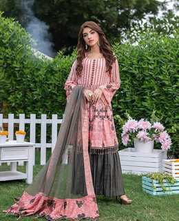 Kinza Hashmi feet photo thumbnail