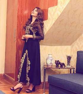 Kinza Hashmi feet photo thumbnail