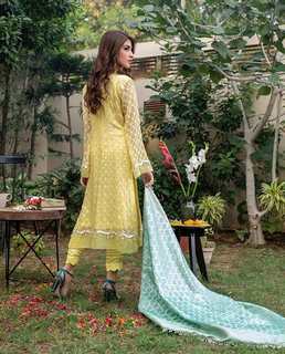 Kinza Hashmi feet photo thumbnail