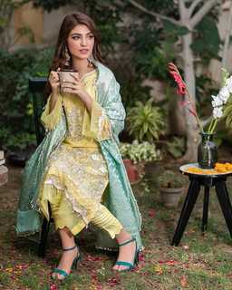 Kinza Hashmi feet photo thumbnail