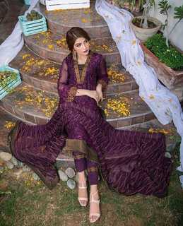 Kinza Hashmi feet photo thumbnail