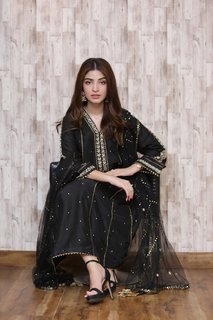 Kinza Hashmi feet photo thumbnail