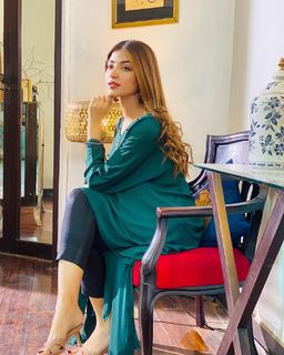 Kinza Hashmi feet photo thumbnail