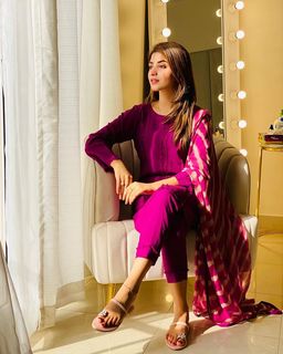 Kinza Hashmi feet photo thumbnail