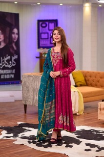 Kinza Hashmi feet photo thumbnail