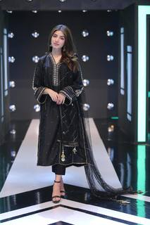 Kinza Hashmi feet photo thumbnail