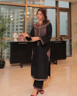 Kinza Hashmi feet photo thumbnail