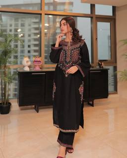 Kinza Hashmi feet photo thumbnail