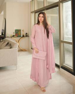 Kinza Hashmi feet photo thumbnail