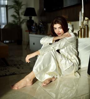 Kinza Hashmi feet photo thumbnail