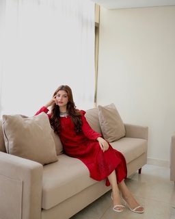 Kinza Hashmi feet photo thumbnail