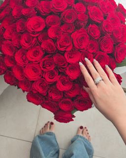 Kinza Hashmi feet photo thumbnail