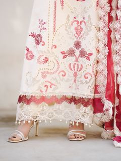 Kinza Hashmi feet photo 10