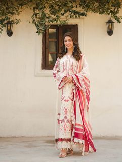 Kinza Hashmi feet photo 8