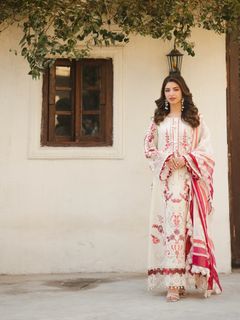 Kinza Hashmi feet photo 7