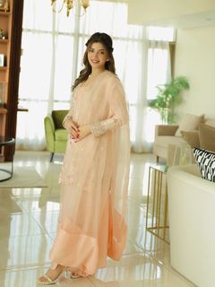 Kinza Hashmi feet photo 3