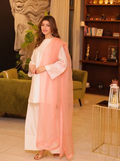Kinza Hashmi feet photo 11