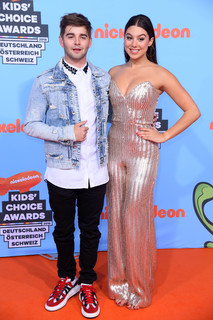 Kira Kosarin feet photo thumbnail