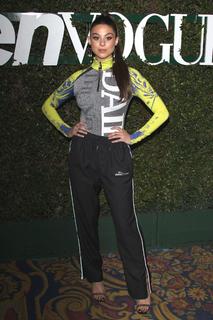 Kira Kosarin feet photo thumbnail