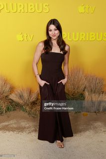 Kira Kosarin feet photo thumbnail