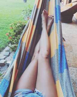 Kira Miró feet photo thumbnail