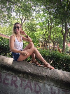 Kira Miró feet photo thumbnail