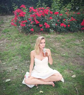 Kira Miró feet photo thumbnail