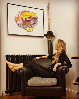Kira Miró feet photo thumbnail