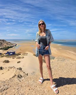 Kira Miró feet photo thumbnail