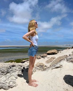Kira Miró feet photo thumbnail