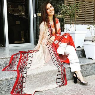 Kiran Khan feet photo 18